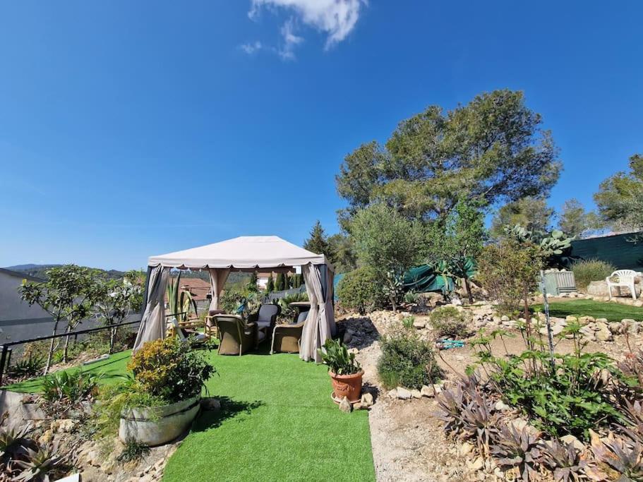 Le Petit Paradis Olivella Luaran gambar